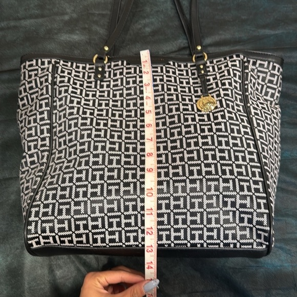 🔥Tommy Hilfiger Black and White Tote Bag🔥 - Picture 6 of 8